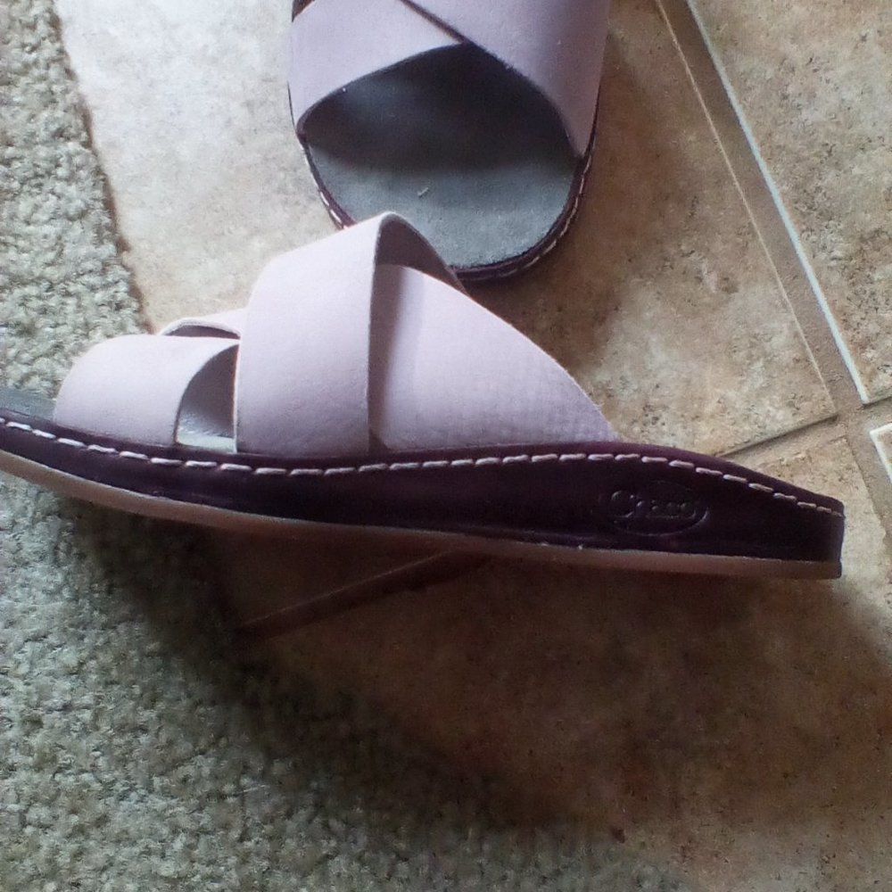 Chaco Womens leather slide sandals, nwob, size 5 pink (retail $99).